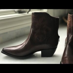 NEW Frye boots 7.5